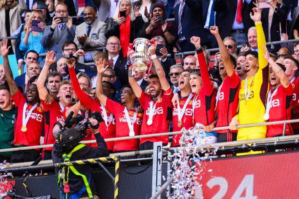 开云体育-滕哈赫完美部署赢得掌声，冠军能否让他留在曼联？