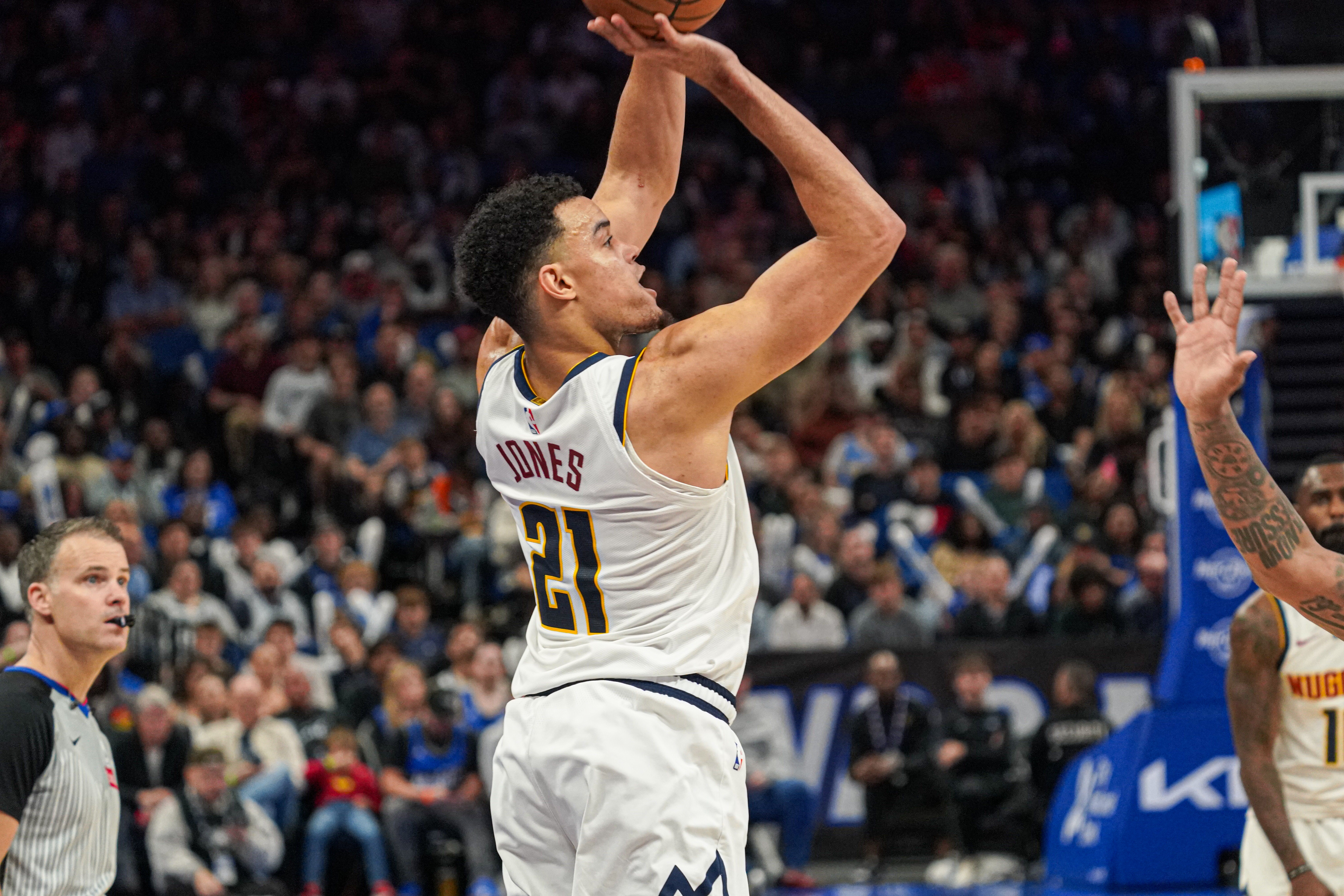 开云体育下载-Scotto：掘金预计将转正斯潘塞·琼斯 他们将关注交易和买断市场