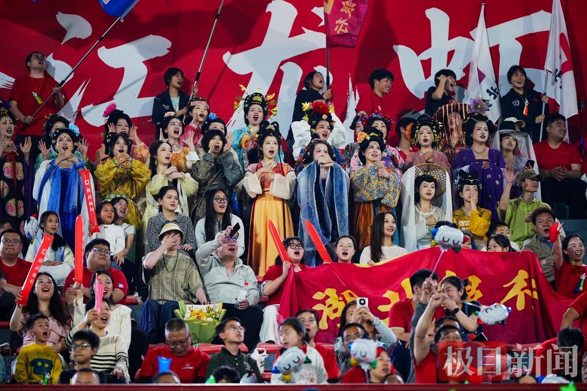 开云体育-潜江赛场内外皆精彩：来看一场球，爱上一座城